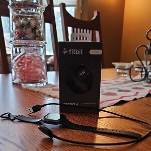 Fitbit Versa 4 Smartwatch in Black